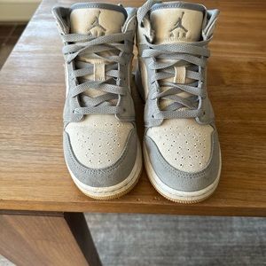 Nike Jordan 1 Mid Coconut Milk GS size 5Y
